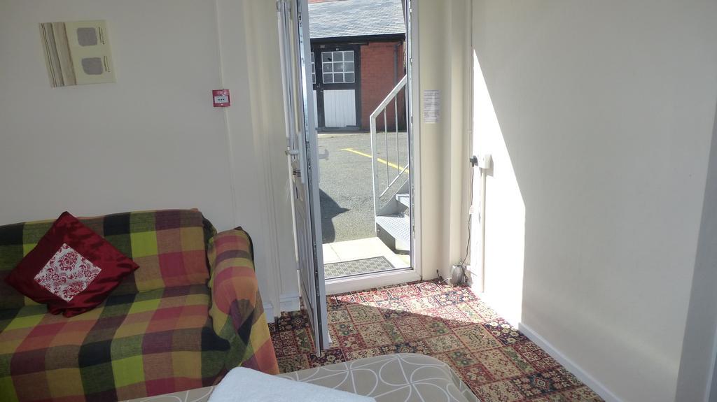 Whitehall Guest House 콜윈베이 외부 사진