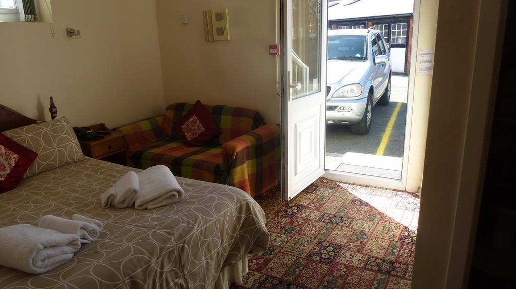 Whitehall Guest House 콜윈베이 외부 사진