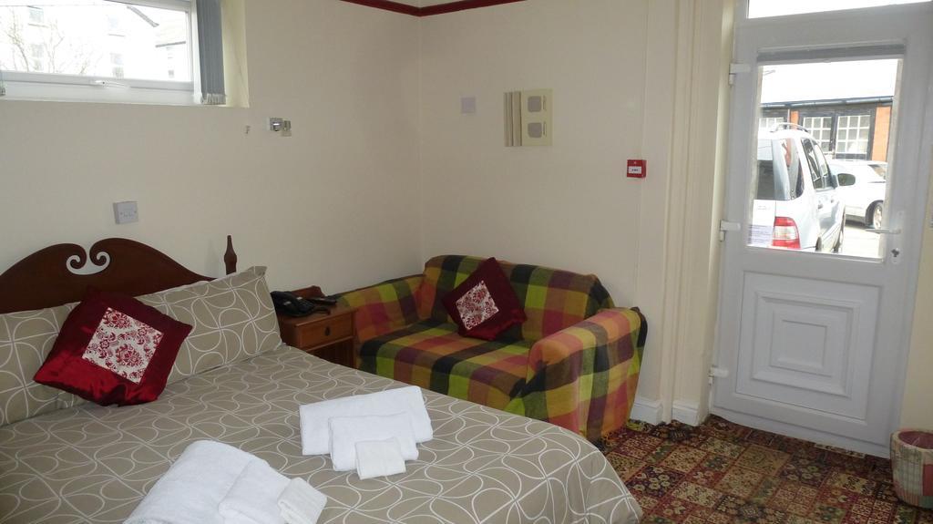 Whitehall Guest House 콜윈베이 외부 사진