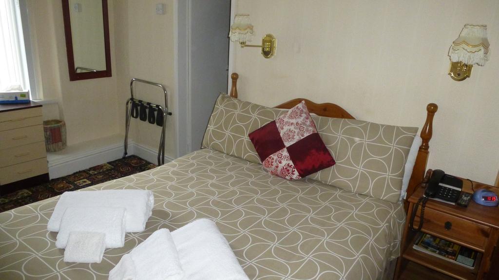 Whitehall Guest House 콜윈베이 외부 사진