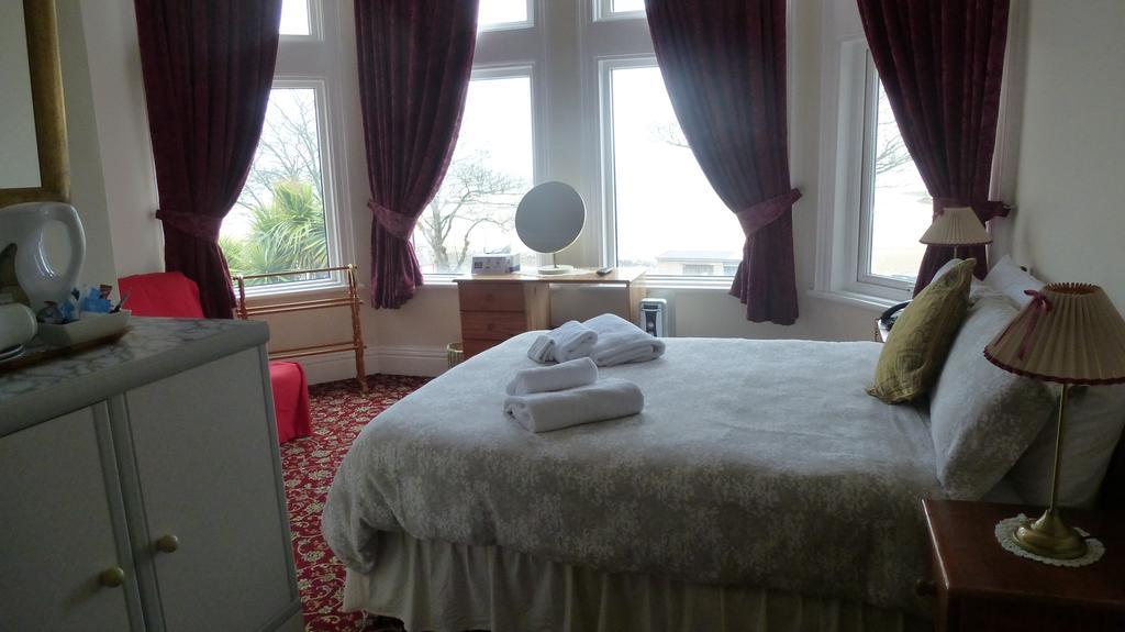 Whitehall Guest House 콜윈베이 외부 사진
